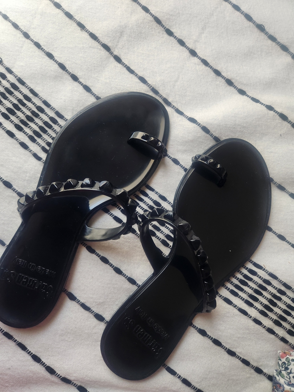 Black Jeweled Toe-Ring Women's Sandals Carmen Sol Size 7